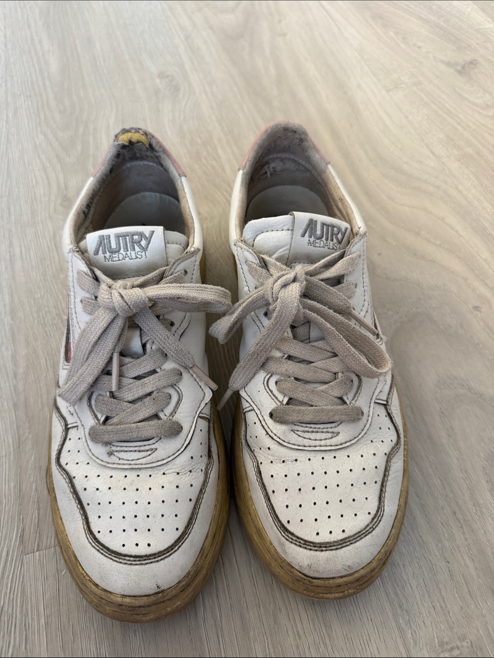 Autry White Leather Medalist Low-Top Sneakers